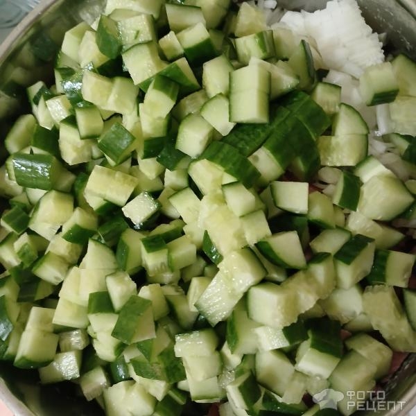 Рецепт: Окрошка на минеральной воде - С копчёной колбаской и заправкой из греческого йогурта Рецепт: Окрошка на минеральной воде - С копчёной колбаской и заправкой из греческого йогурта