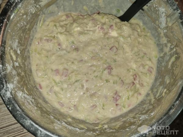 Рецепт: Оладьи из кабачков с чесноком - На блинной муке с колбасой Рецепт: Оладьи из кабачков с чесноком - На блинной муке с колбасой