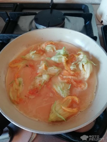 Рецепт: Омлет с цветами кабачка - на сковородке