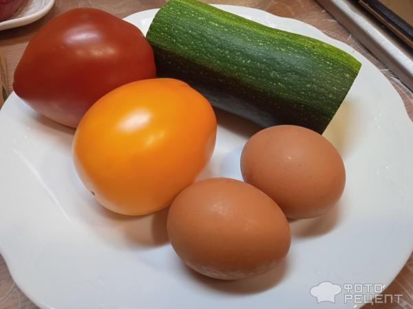 Рецепт: Омлет с кабачком и томатами - и сыром Рецепт: Омлет с кабачком и томатами - и сыром