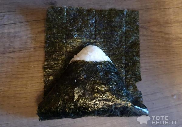 Рецепт: Онигири - оригири с консервированным тунцом Рецепт: Онигири - оригири с консервированным тунцом