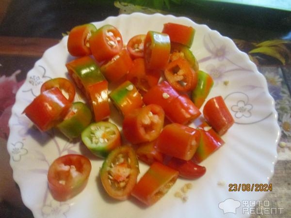 Рецепт: Остро-сладкий соус из перцев и яблок - на зиму