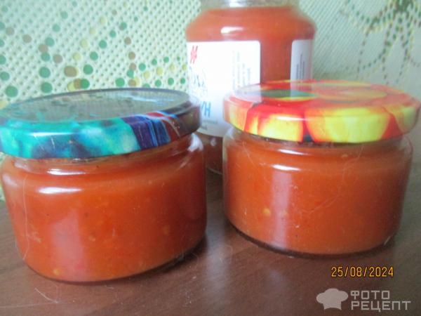 Рецепт: Остро-сладкий соус из перцев и яблок - на зиму