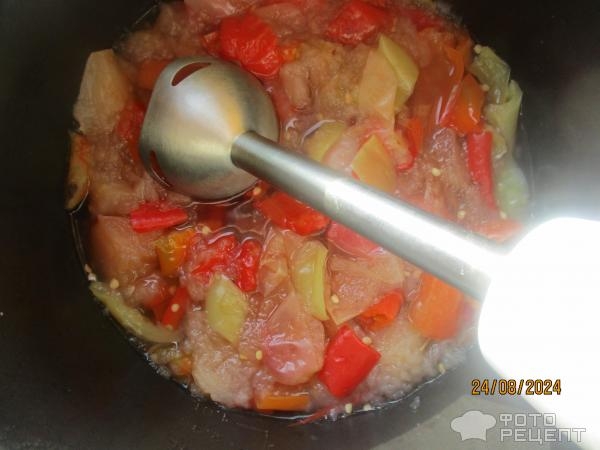 Рецепт: Остро-сладкий соус из перцев и яблок - на зиму