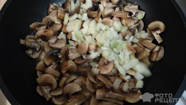 Рецепт: Отбивные из свинины с шампиньонами и сыром - по-домашнему Рецепт: Отбивные из свинины с шампиньонами и сыром - по-домашнему