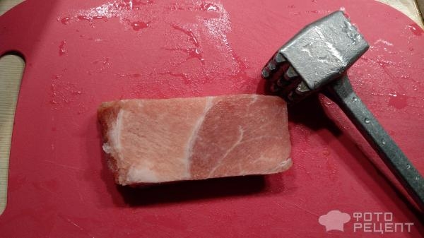 Рецепт: Отбивные из свинины с шампиньонами и сыром - по-домашнему Рецепт: Отбивные из свинины с шампиньонами и сыром - по-домашнему