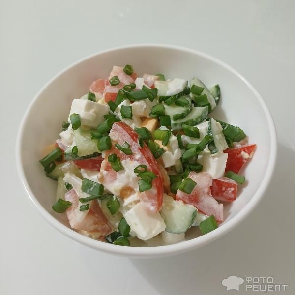 Рецепт: Овощной салат с сыром Фетакса - И с яйцом. А что ещё делать с пасхальными яйцами?)))