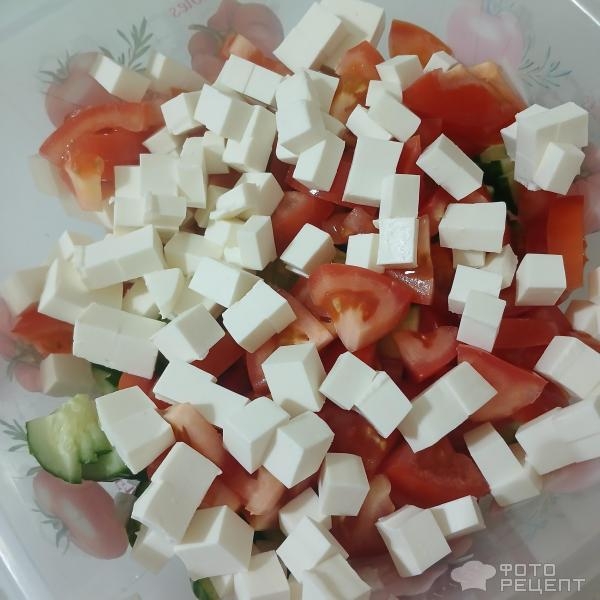 Рецепт: Овощной салат с сыром Фетакса - И с яйцом. А что ещё делать с пасхальными яйцами?)))