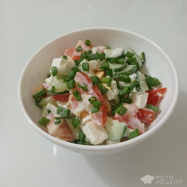 Рецепт: Овощной салат с сыром Фетакса - И с яйцом. А что ещё делать с пасхальными яйцами?)))