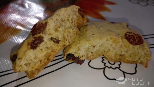 Рецепт: Овсяное печенье - с изюмом и шоколадом