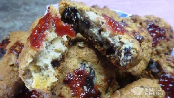 Рецепт: Овсяное печенье с орехами, изюмом и шоколадом - Очень вкусно и сытно.