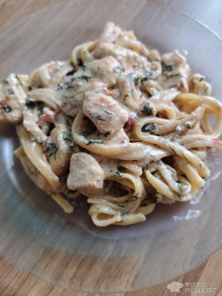 Рецепт: Паста с базиликом и куриной грудкой - и помидорами