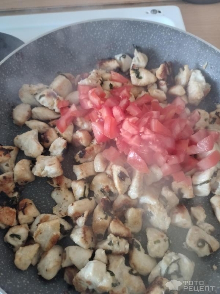 Рецепт: Паста с базиликом и куриной грудкой - и помидорами