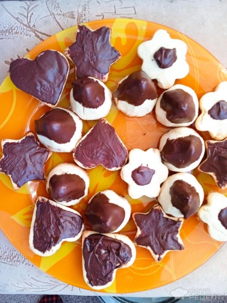 Рецепт: Печенье Кокосанка По- домашнему - Печенье без глютена: башенки с шоколадным верхом и фигурки с шоколадным покрытием