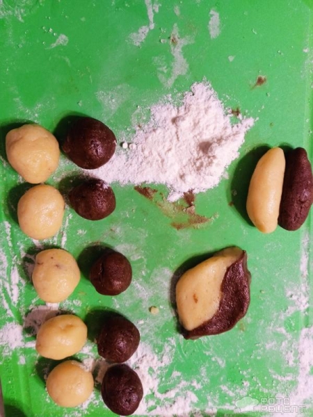 Рецепт: Печенье "Осенние листья" - Двухцветное, шоколадное, простое, быстрое и вкусное Рецепт: Печенье "Осенние листья" - Двухцветное, шоколадное, простое, быстрое и вкусное