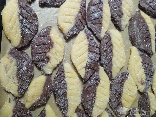 Рецепт: Печенье "Осенние листья" - Двухцветное, шоколадное, простое, быстрое и вкусное Рецепт: Печенье "Осенние листья" - Двухцветное, шоколадное, простое, быстрое и вкусное