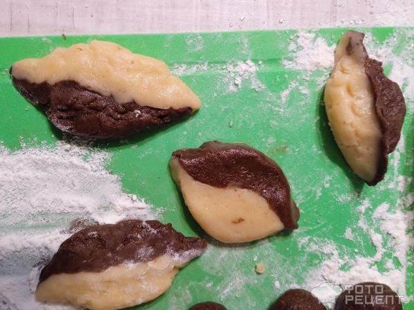 Рецепт: Печенье "Осенние листья" - Двухцветное, шоколадное, простое, быстрое и вкусное Рецепт: Печенье "Осенние листья" - Двухцветное, шоколадное, простое, быстрое и вкусное