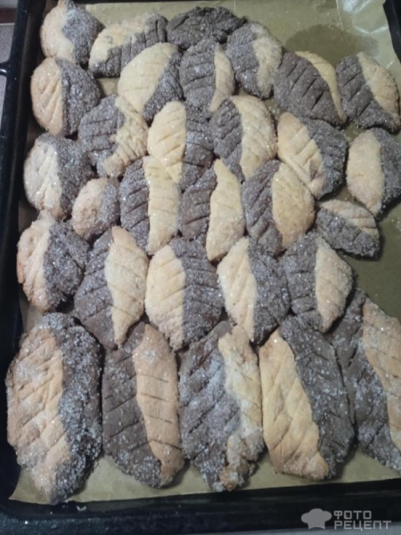 Рецепт: Печенье "Осенние листья" - Двухцветное, шоколадное, простое, быстрое и вкусное Рецепт: Печенье "Осенние листья" - Двухцветное, шоколадное, простое, быстрое и вкусное