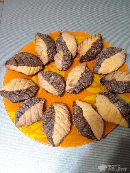 Рецепт: Печенье "Осенние листья" - Двухцветное, шоколадное, простое, быстрое и вкусное Рецепт: Печенье "Осенние листья" - Двухцветное, шоколадное, простое, быстрое и вкусное