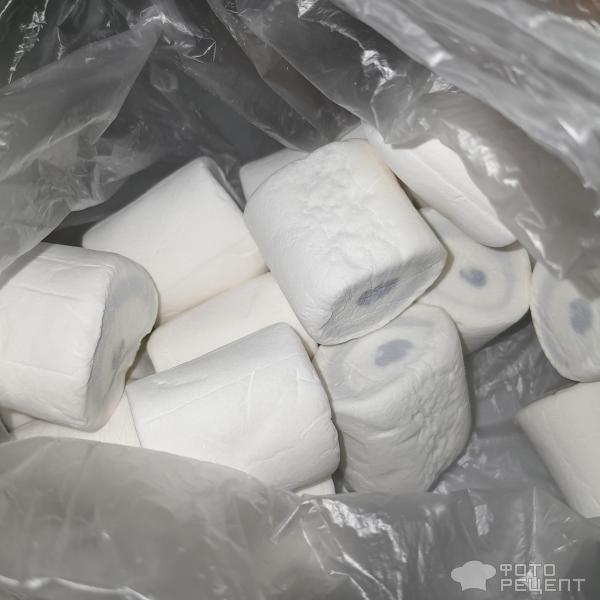 Рецепт: Печенье "Снеговик" - Новогодние десерты для детей. Как сделать снеговичка из маршмеллоу?