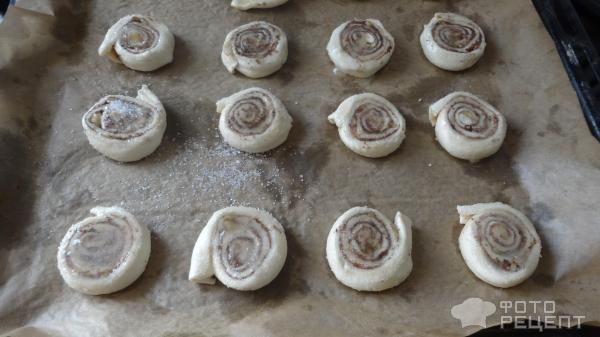 Рецепт: Печенье "Улитки" из дрожжевого слоеного теста - быстрое и простое приготовление. Рецепт: Печенье "Улитки" из дрожжевого слоеного теста - быстрое и простое приготовление.
