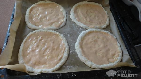 Рецепт: Пицца из дрожжевого теста - Лёгкий рецепт очень вкусной пиццы. Рецепт: Пицца из дрожжевого теста - Лёгкий рецепт очень вкусной пиццы.