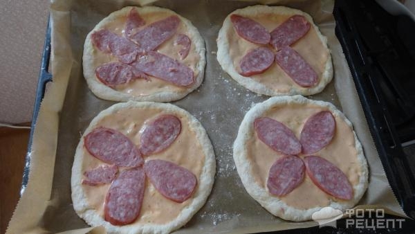 Рецепт: Пицца из дрожжевого теста - Лёгкий рецепт очень вкусной пиццы. Рецепт: Пицца из дрожжевого теста - Лёгкий рецепт очень вкусной пиццы.