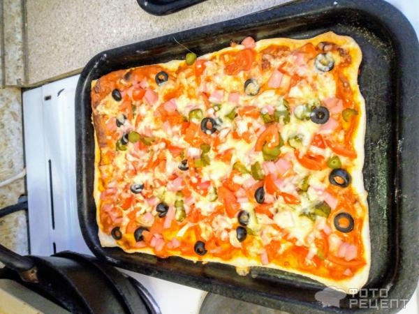 Рецепт: Пицца с маслинами - По домашнему Рецепт: Пицца с маслинами - По домашнему