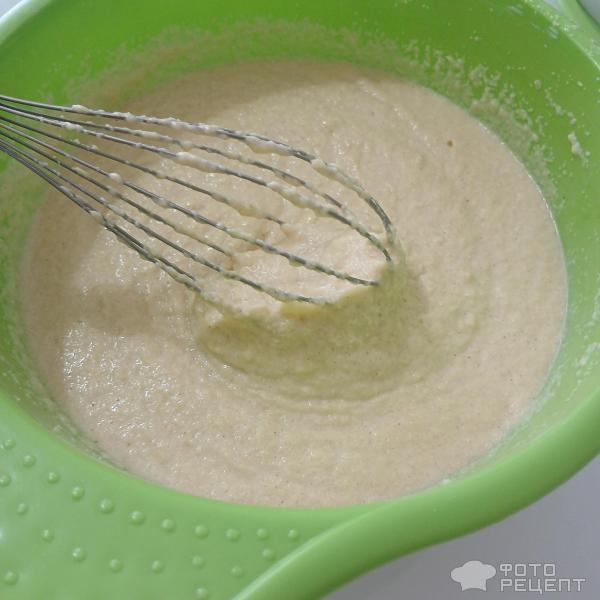 Рецепт: Пирог на кефире с консервированной дыней - Рецепт лёгкого пирога без муки на кефире с дыней и лаймом.