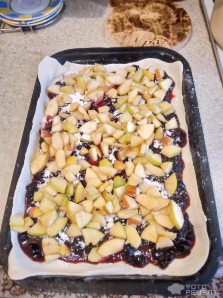 Рецепт: Пирог с яблоками и вареньем из черной смородины - В духовке Рецепт: Пирог с яблоками и вареньем из черной смородины - В духовке