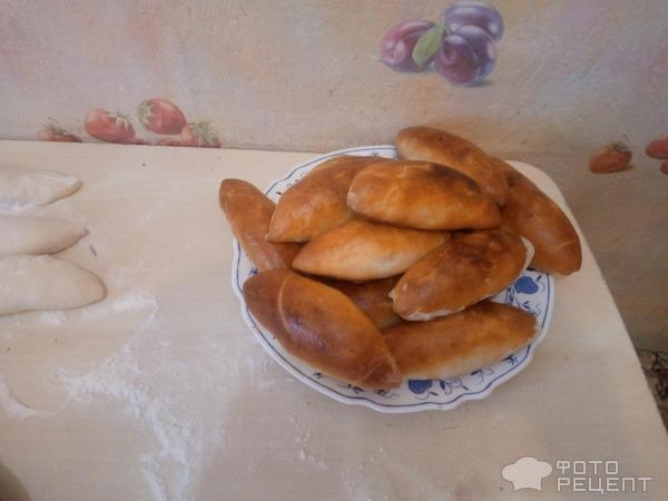 Рецепт: Пирожки с луком зеленым и яйцом печеные - По-домашнему Рецепт: Пирожки с луком зеленым и яйцом печеные - По-домашнему