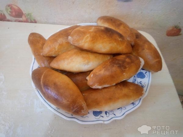 Рецепт: Пирожки с луком зеленым и яйцом печеные - По-домашнему Рецепт: Пирожки с луком зеленым и яйцом печеные - По-домашнему