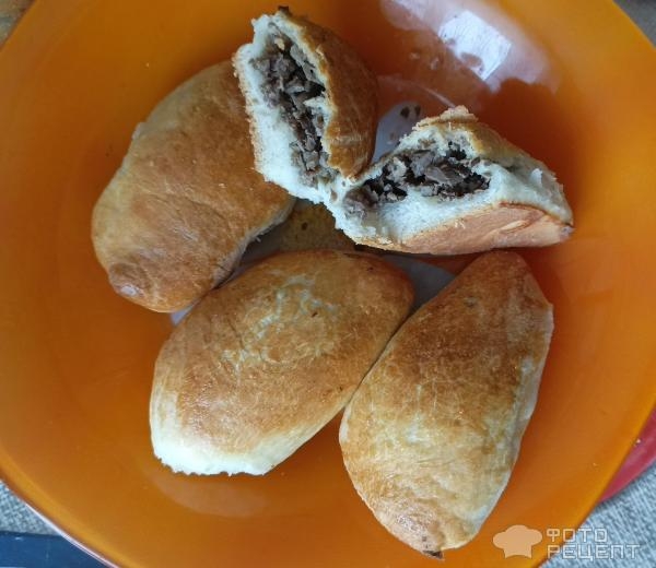 Рецепт: Пирожки с начинкой из свиного сердца - В духовке с жареным луком