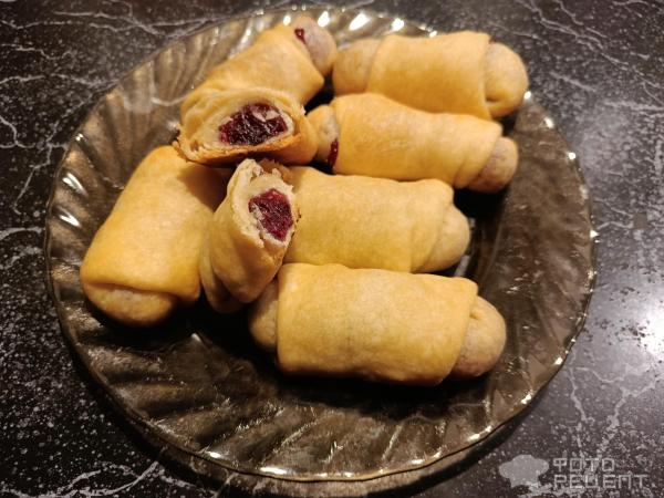 Рецепт: Пирожки с вишней - Вэрзэрэ - молдавские пирожки Рецепт: Пирожки с вишней - Вэрзэрэ - молдавские пирожки