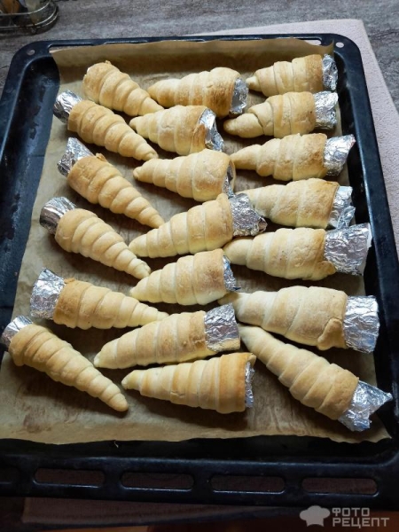 Рецепт: Пирожное из слоеного теста с кремом - быстрый десерт. Рецепт: Пирожное из слоеного теста с кремом - быстрый десерт.