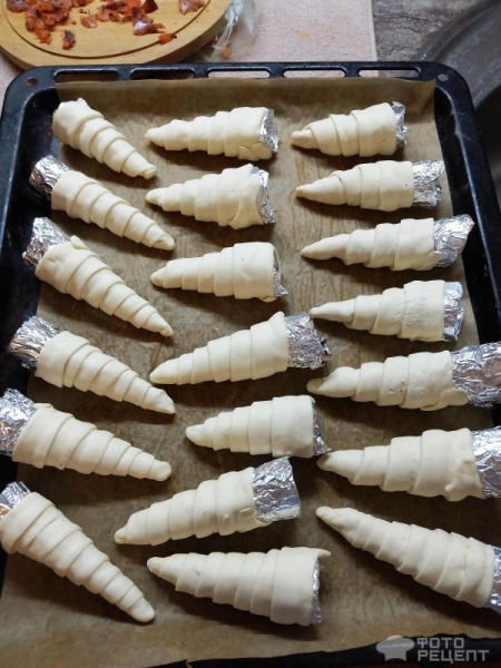 Рецепт: Пирожное из слоеного теста с кремом - быстрый десерт. Рецепт: Пирожное из слоеного теста с кремом - быстрый десерт.