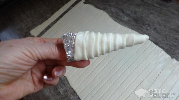 Рецепт: Пирожное из слоеного теста с кремом - быстрый десерт. Рецепт: Пирожное из слоеного теста с кремом - быстрый десерт.