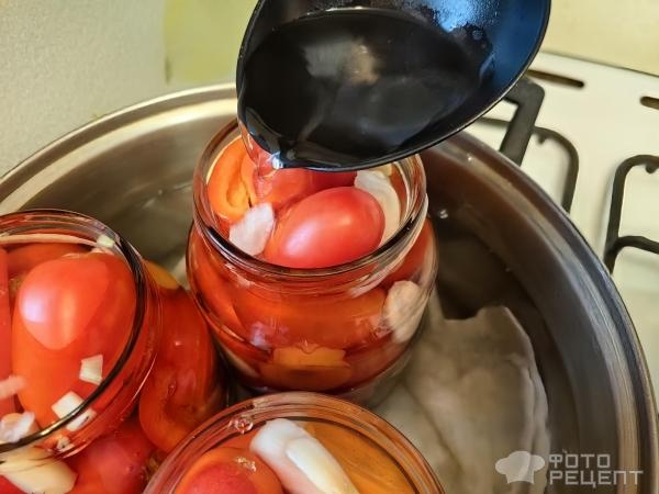 Рецепт: Помидоры на зиму - С добавлением овощей и острого перца. Рецепт: Помидоры на зиму - С добавлением овощей и острого перца.