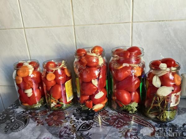 Рецепт: Помидоры на зиму - С добавлением овощей и острого перца. Рецепт: Помидоры на зиму - С добавлением овощей и острого перца.