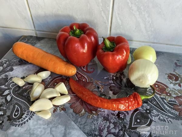 Рецепт: Помидоры на зиму - С добавлением овощей и острого перца. Рецепт: Помидоры на зиму - С добавлением овощей и острого перца.