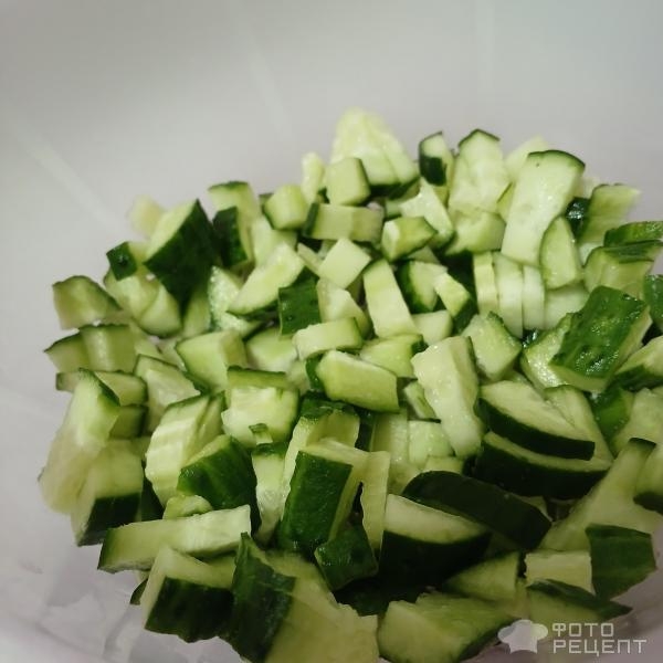 Рецепт: Порционный салат "Весенняя миниатюра" - Яркий весенний салатик с помидорами черри и маслинами в порционных салатниках. Рецепт: Порционный салат "Весенняя миниатюра" - Яркий весенний салатик с помидорами черри и маслинами в порционных салатниках.