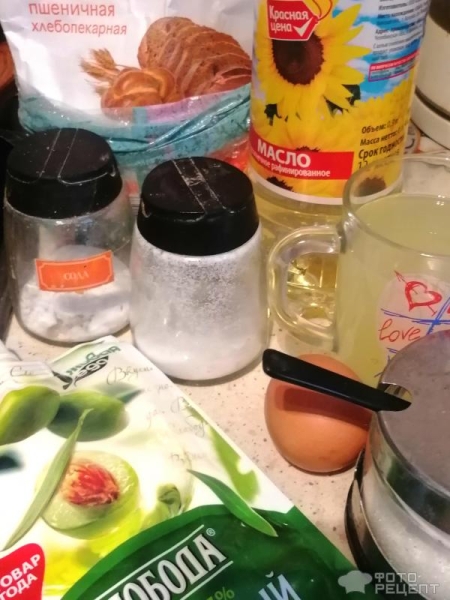 Рецепт: Пресное тесто для пиццы - на сыворотке и сама пицца Рецепт: Пресное тесто для пиццы - на сыворотке и сама пицца