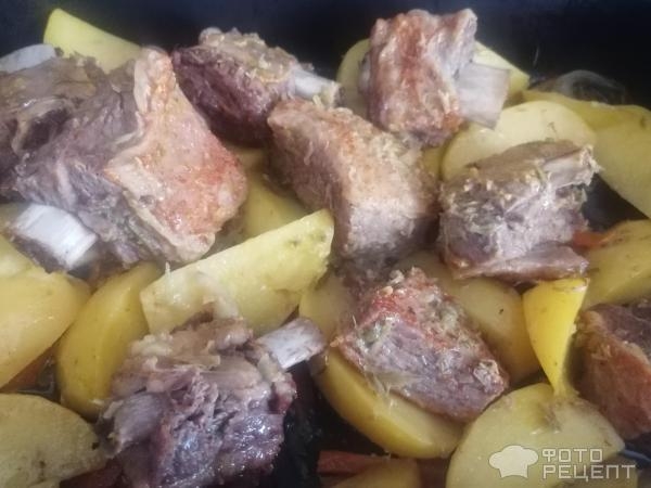 Рецепт: Ребрышки в духовке с картофелем - , луком и морковью Рецепт: Ребрышки в духовке с картофелем - , луком и морковью