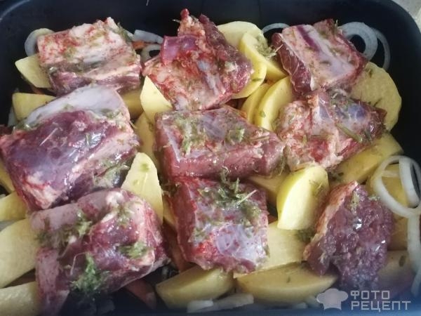 Рецепт: Ребрышки в духовке с картофелем - , луком и морковью Рецепт: Ребрышки в духовке с картофелем - , луком и морковью