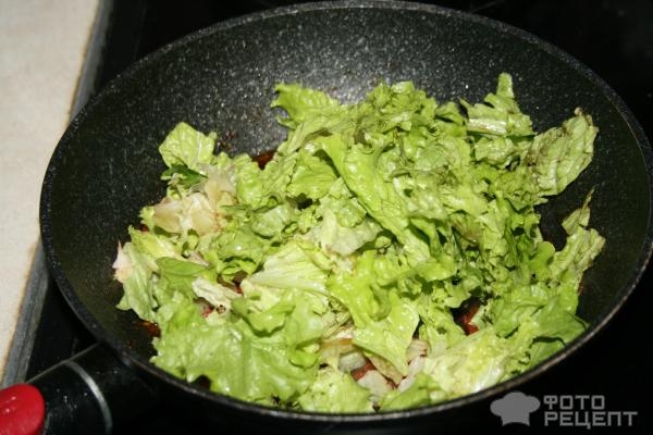 Рецепт: Рисовая лапша Пад Тай - С креветками и листьями зеленого салата