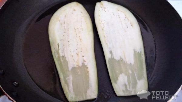 Рецепт: Рулетики из баклажан с творожным сыром и орехами - с чесноком