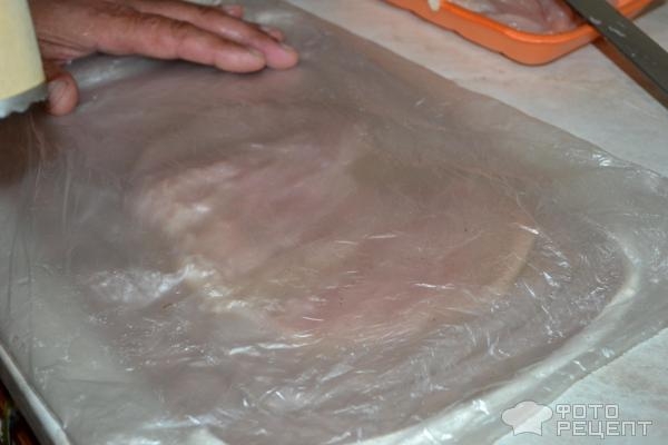 Рецепт: Рулетики из куриного филе - С сыром, творогом, пряностями и сметаной