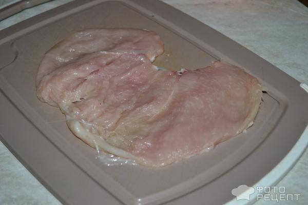 Рецепт: Рулетики из куриного филе - С сыром, творогом, пряностями и сметаной