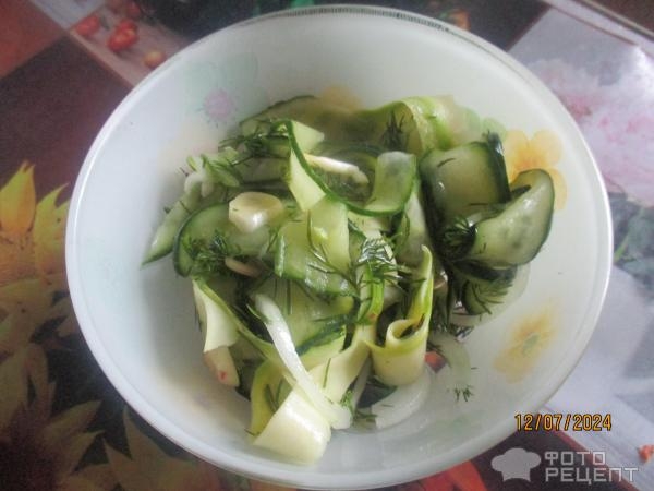 Рецепт: Салат из кабачков и огурцов - весенний Рецепт: Салат из кабачков и огурцов - весенний