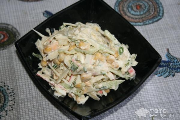 Рецепт: Салат из капусты и крабовых палочек - легкий летний вариант Рецепт: Салат из капусты и крабовых палочек - легкий летний вариант